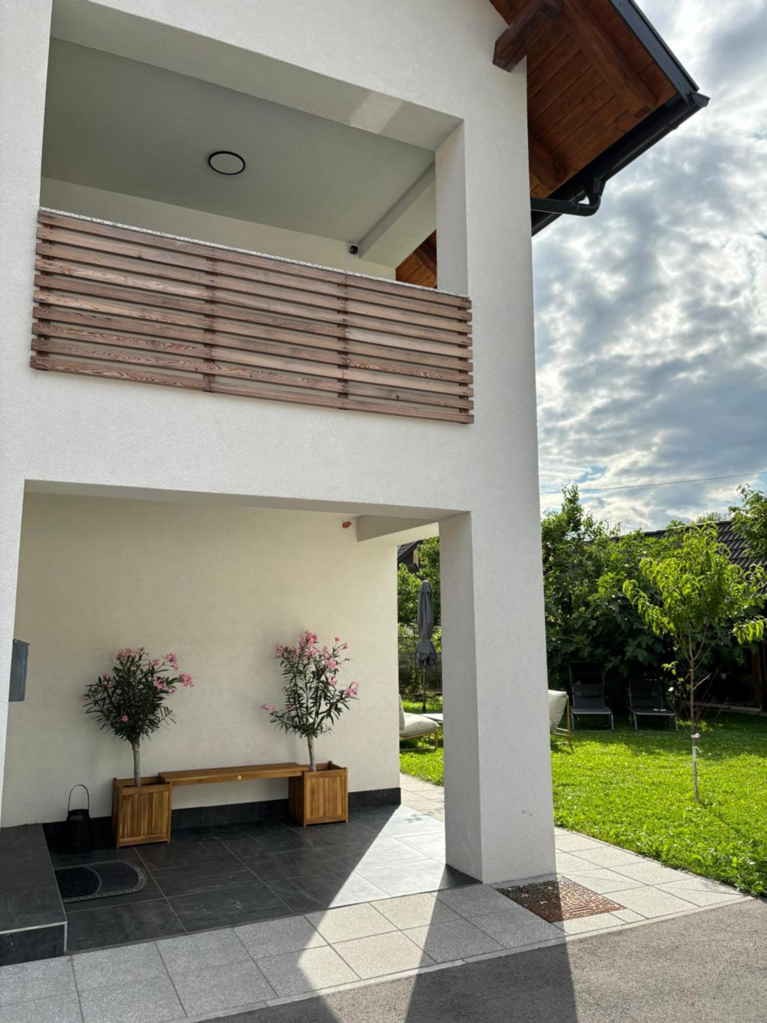 Aura Apartments Zirovnica Exterior foto